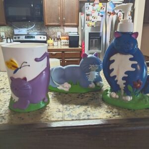 Ann Hormsby Fat Cat bathroom set